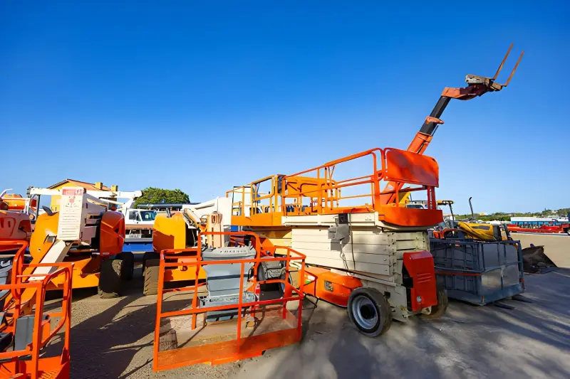 Scissor lift height comparison chart for construction and facility maintenance projects in Dubai